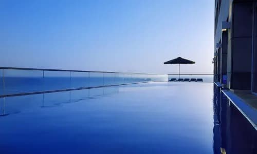 2-leonardo-suite-bat-yam-pool-1.png